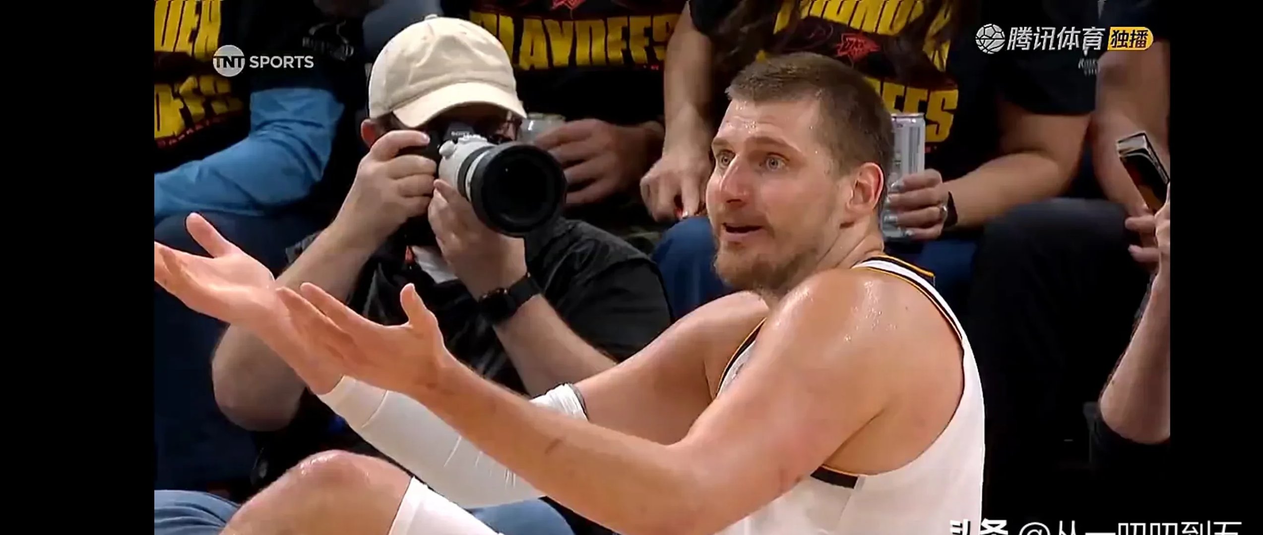 掘金爆冷日本男篮，萨姆·米切尔制霸全场