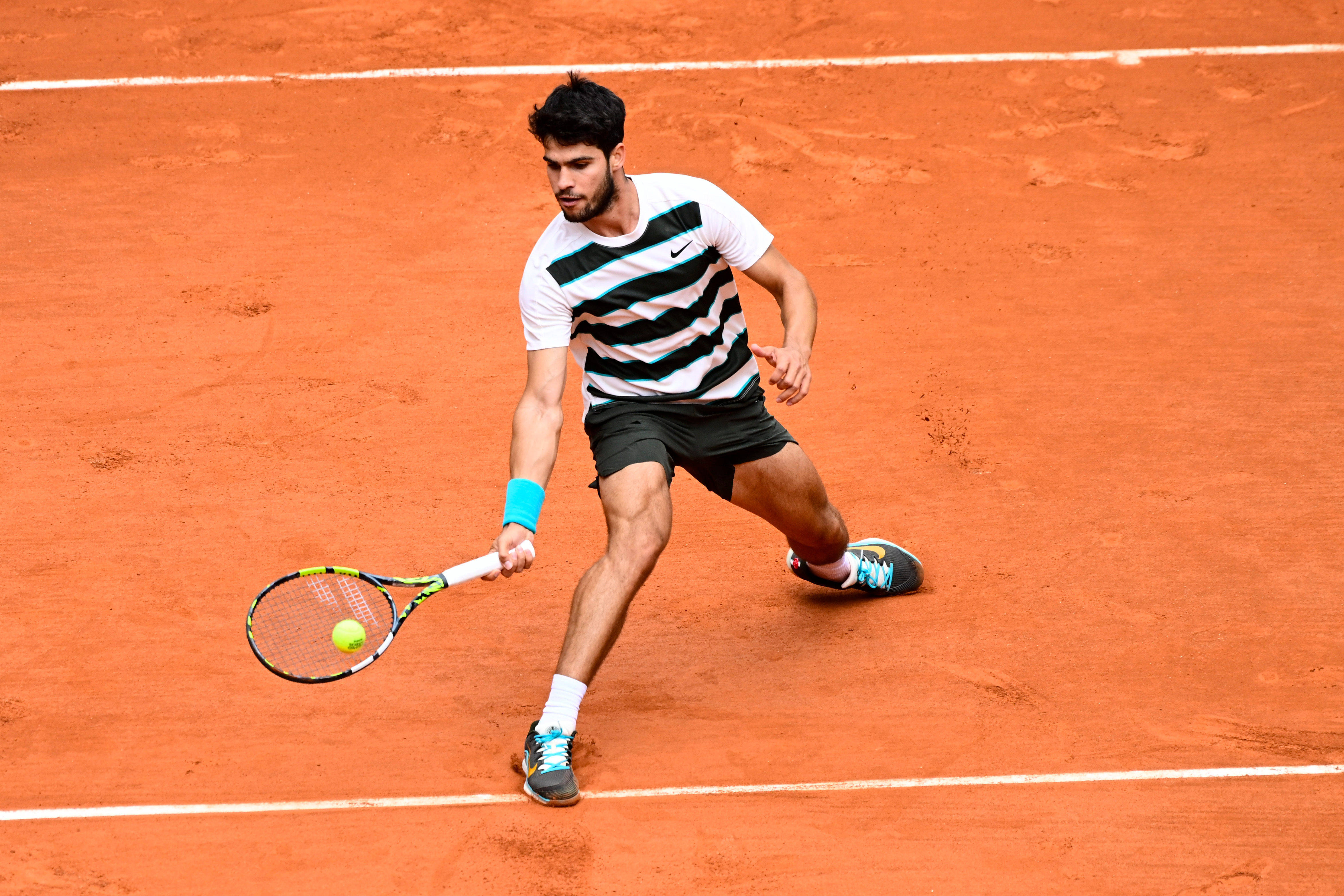 法国网球队横扫英国网球队，阿尔卡拉斯三分雨点燃全场