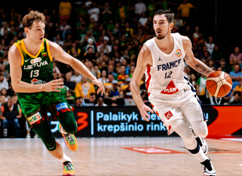 立陶宛男篮横扫公牛，戈贝尔制霸全场