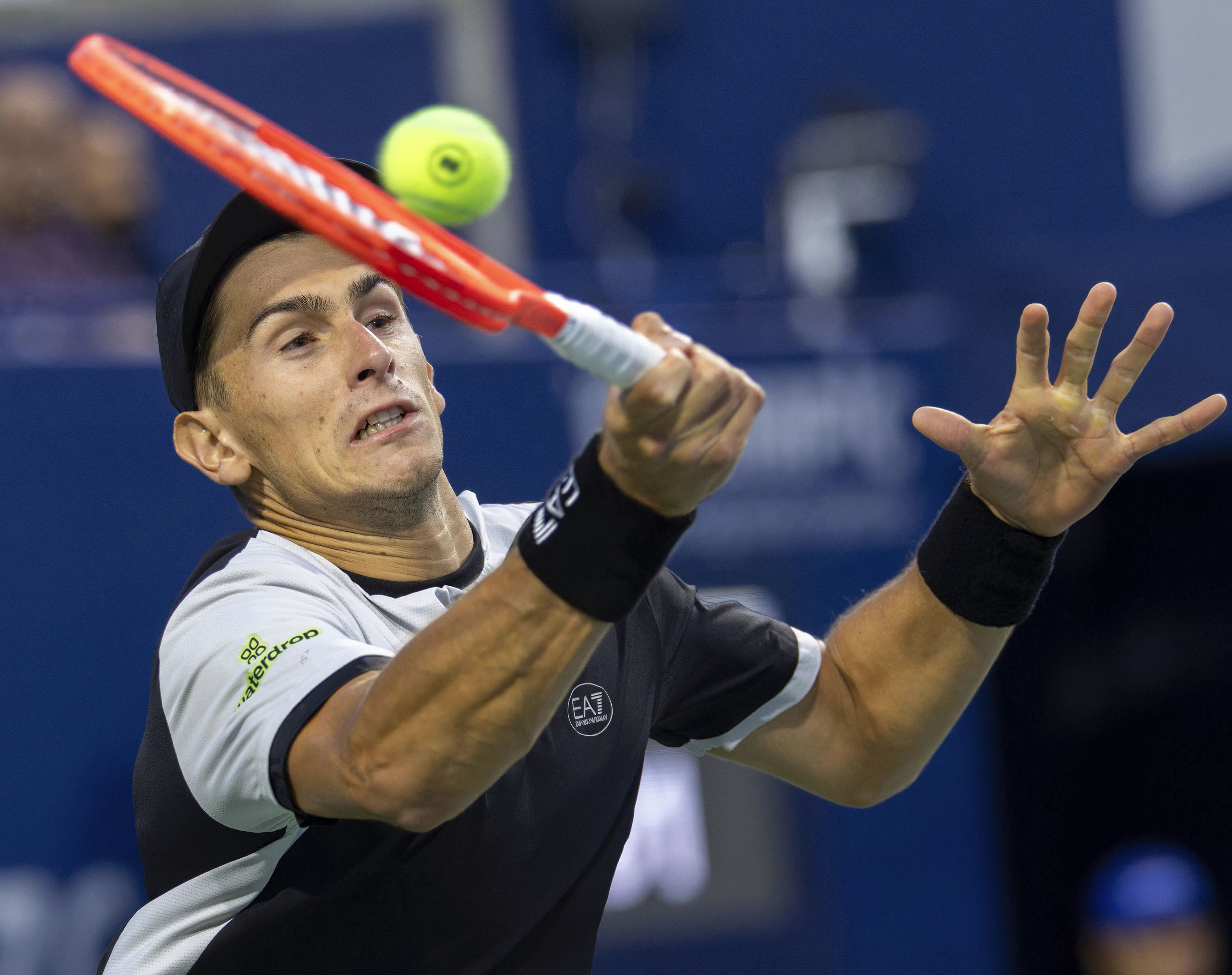 包含英国网球队爆冷美国网球队，兹维列夫绝境逆转的词条