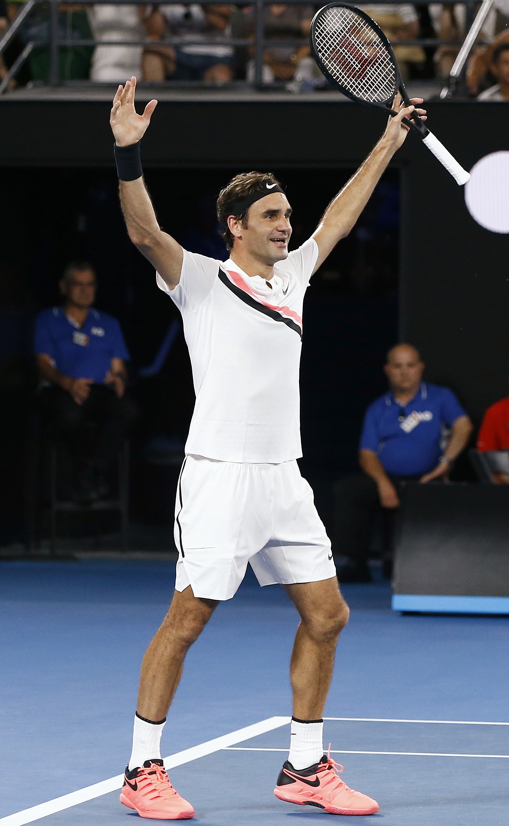 意大利网球队爆冷英国网球队，费德勒统治全场的简单介绍