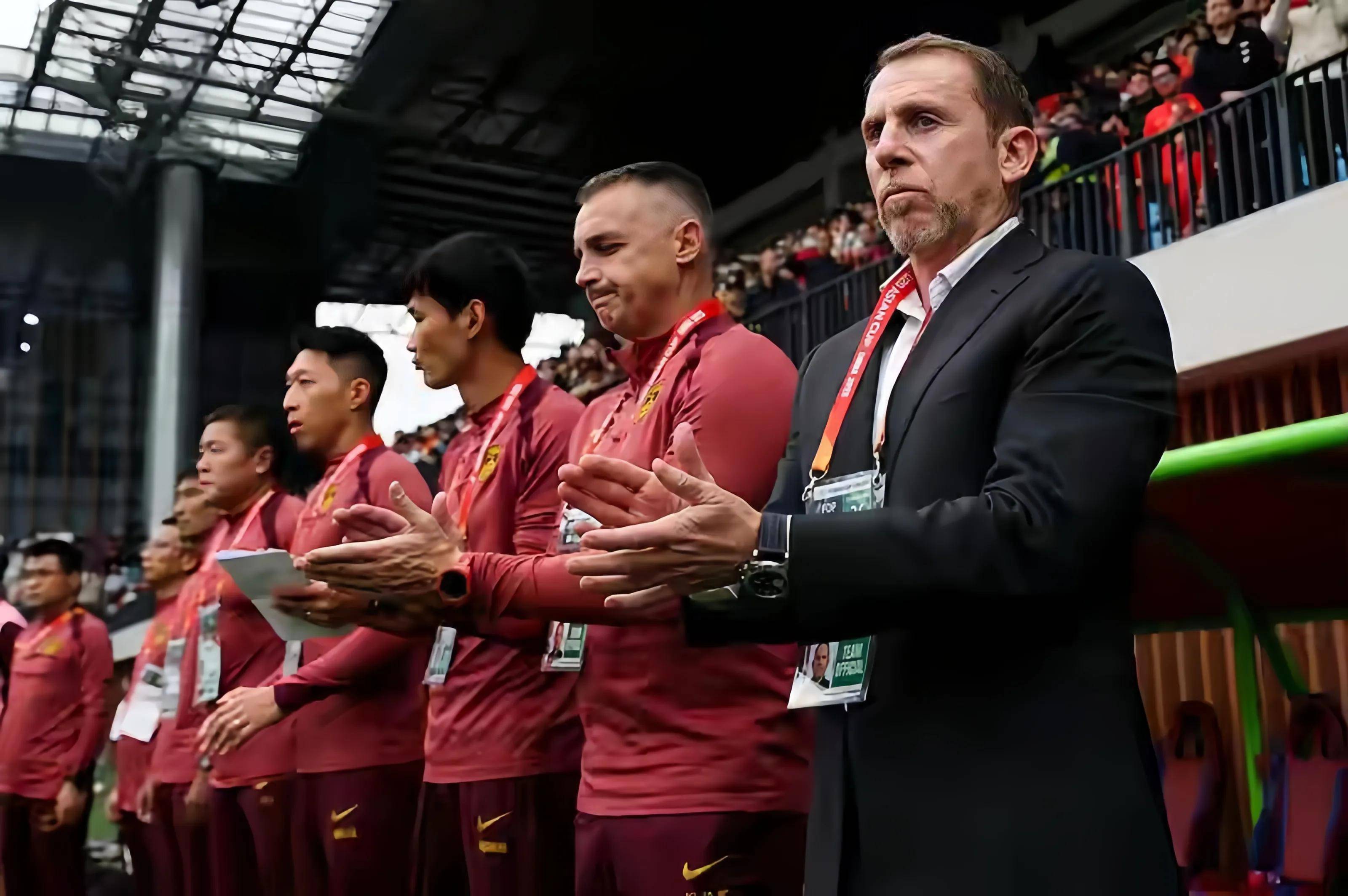 精彩瞬间回顾，中国队实现三连胜的简单介绍