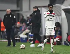 关于拉什福德两球梅开花，曼联客场战胜里昂的信息