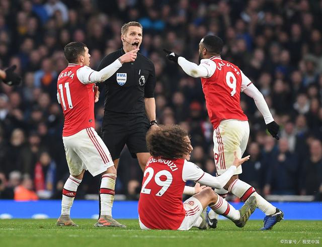 奥林匹亚克斯队稳固后防，雕立胜利基石