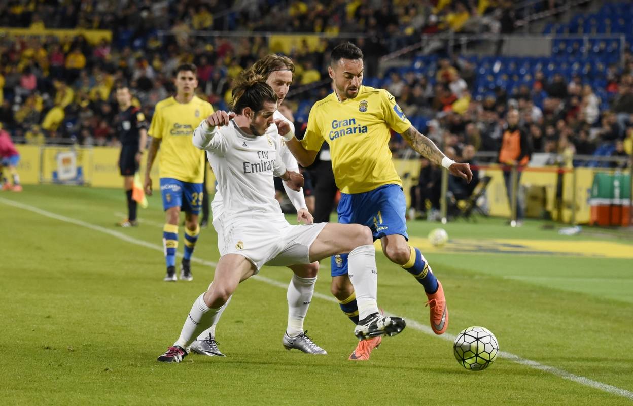 包含斯帕尔老将再度出战，发挥出色帮助球队的词条