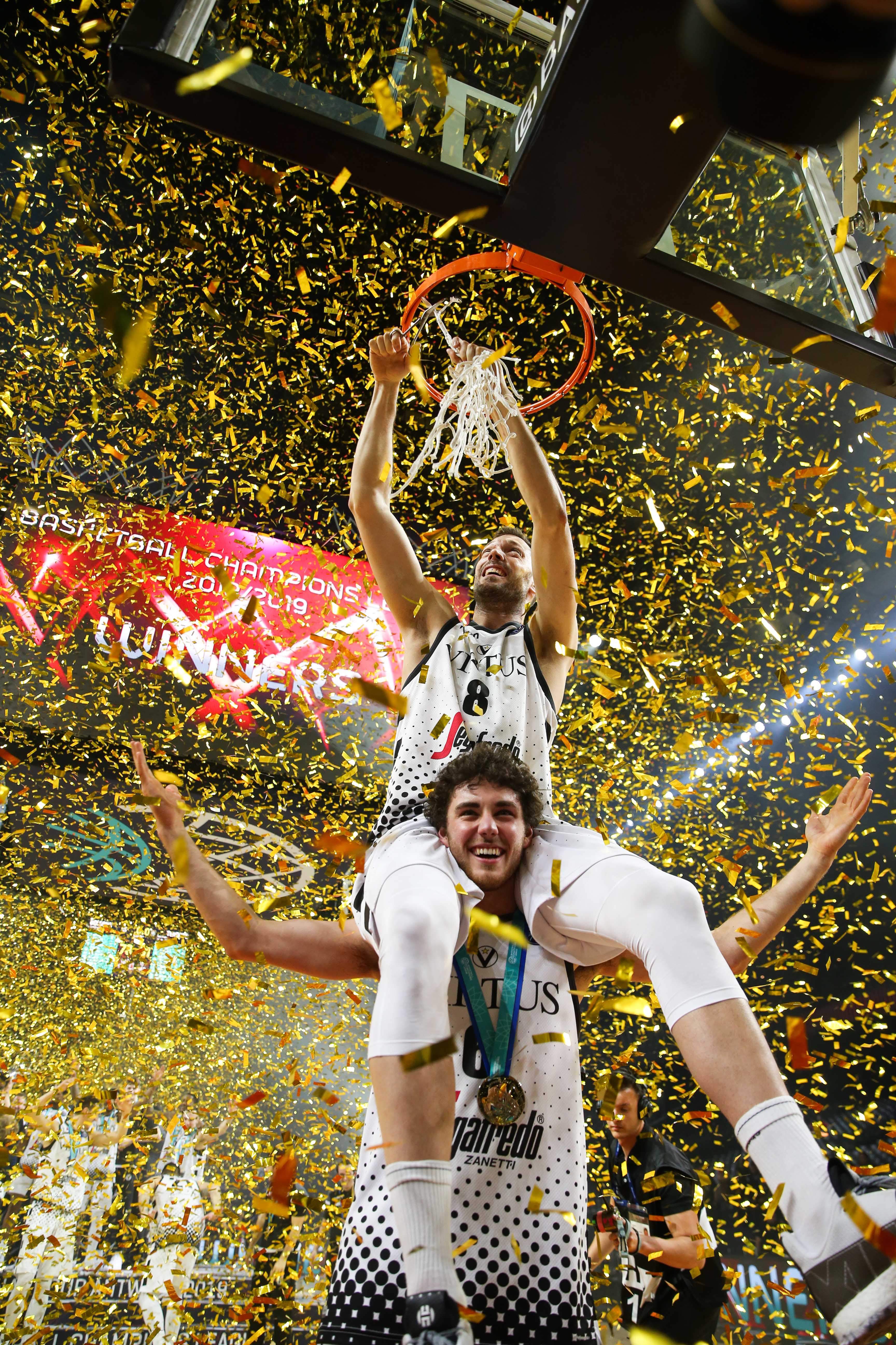 包含俄罗斯球员在欧洲篮球联赛中取得胜利的词条