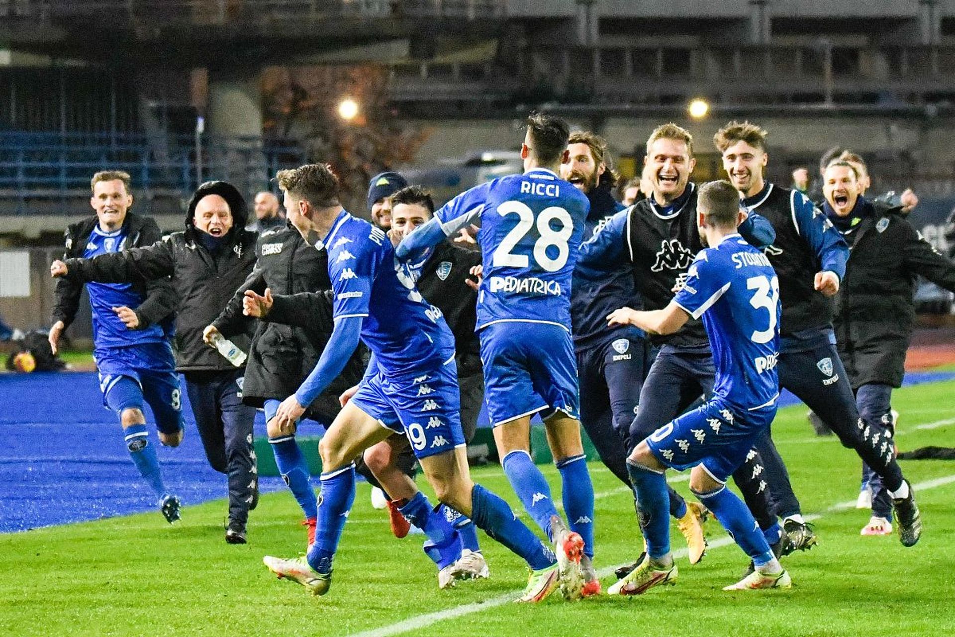 阿森纳逆转成功，莱切斯特城半场领先的简单介绍