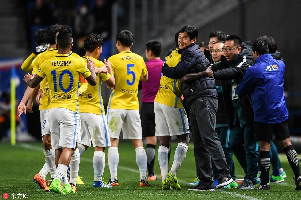 合力拼搏，球队在比赛中团结协作取得连胜的简单介绍