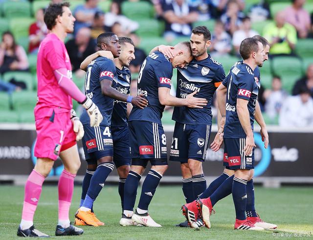 爱游戏在线-包含沃尔夫斯堡遭遇黑马，客场不敌弗赖堡的词条